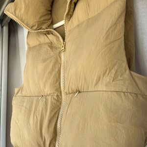 Cropped caramel down vest!